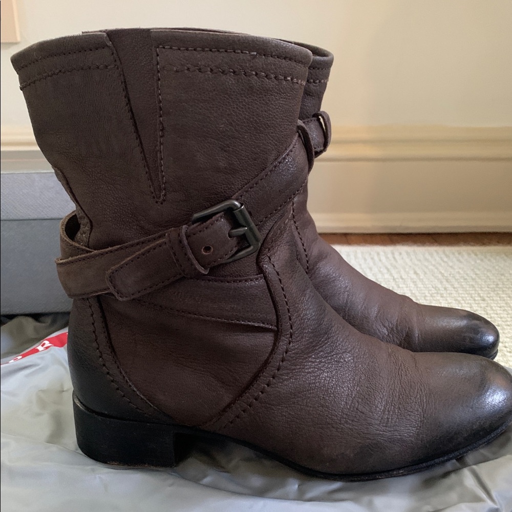 Comfortable Prada boots with ombré toe detail